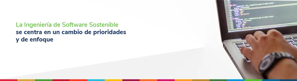 Pessoa a trabalhar em frente ao computador